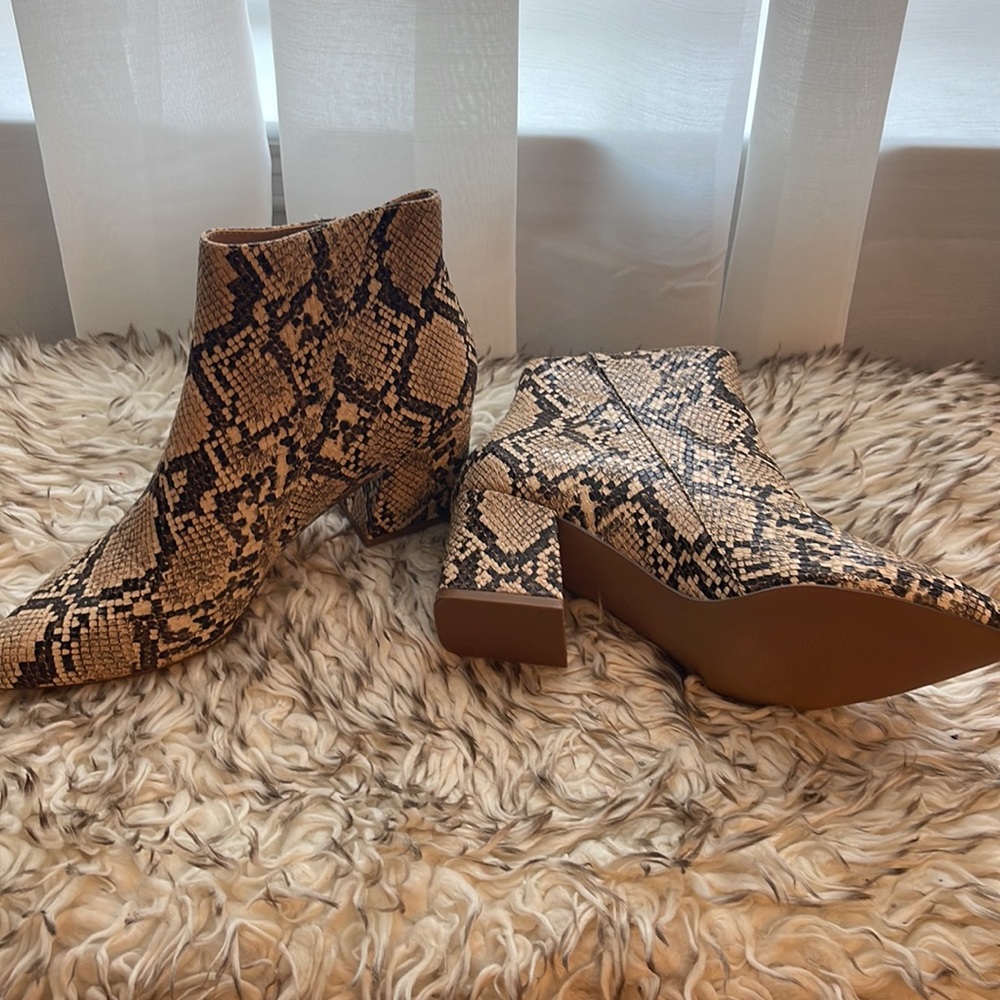 Not Available ••• Steve Madden Woman’s Ankle Boots Size: 7.5 - Picture 3 of 4